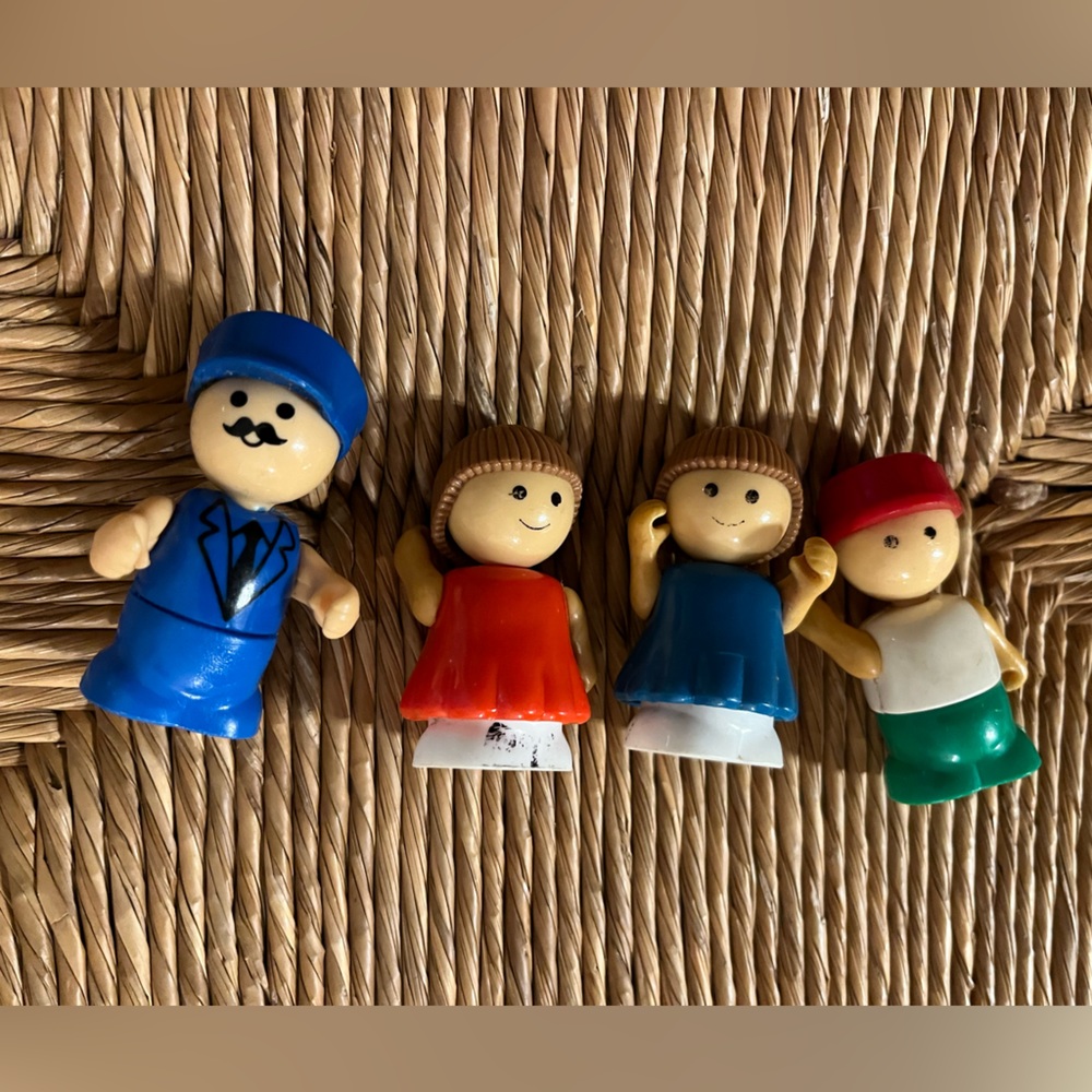 Vintage Playskool Lil Playmates Figures Lot of 4 Movable Little People Toys